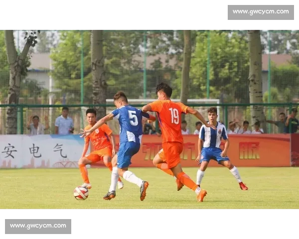 门柱惊魂！连云港队长补时任意球憾中门柱，铁血担当诠释领袖本色